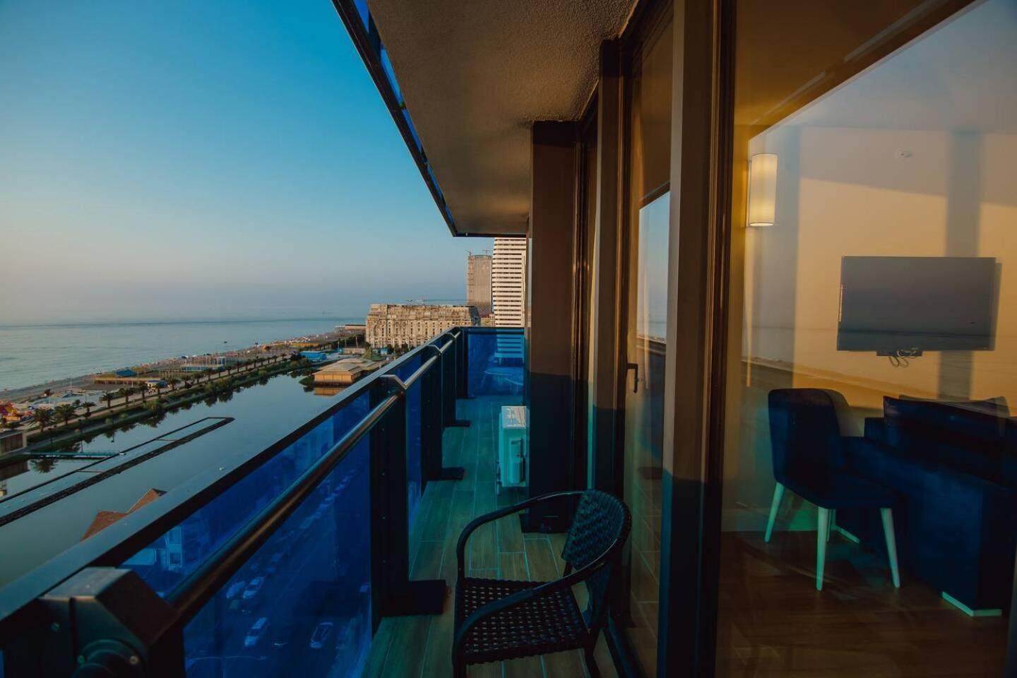 Luxury Orbi City Sea View Aparthotel Батуми Екстериор снимка